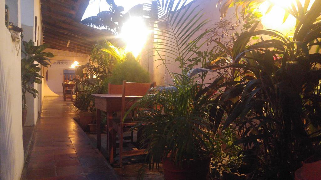 Casa Nica Leon Hostel Exterior foto