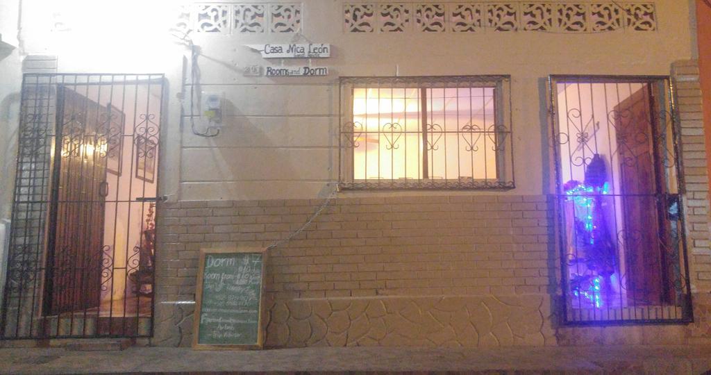 Casa Nica Leon Hostel Exterior foto